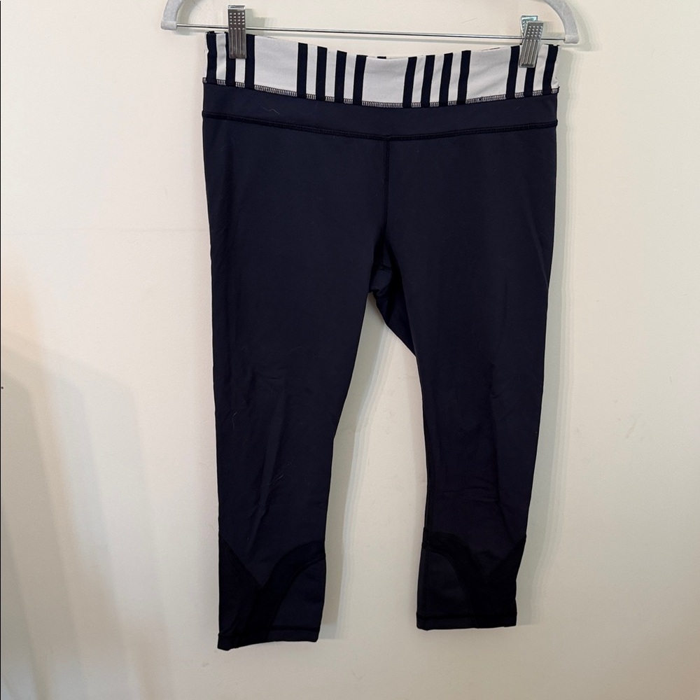 Lululemon Run: Inspire Crop II pants in Inkwell/Ocean Stripe Inkwell size 8 GUC - Picture 4 of 6
